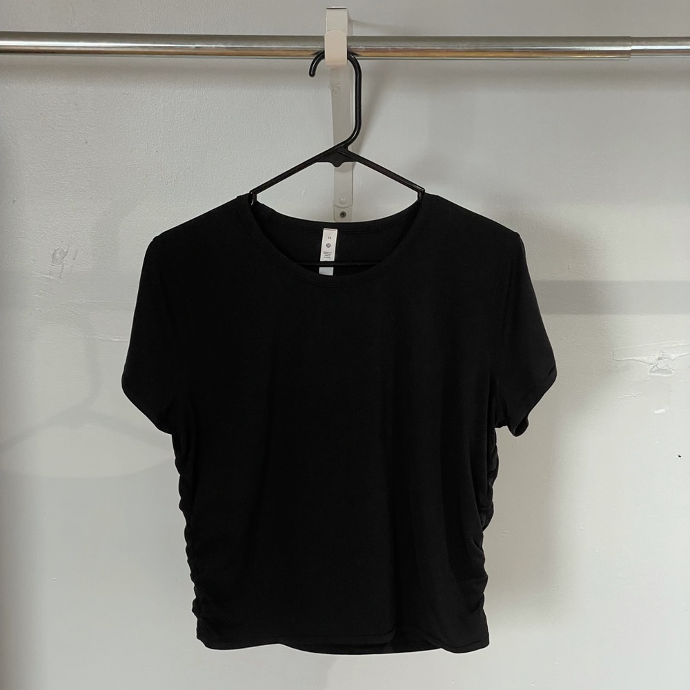 Lululemon cropped shirt. Size 14